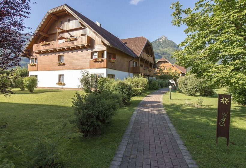 Отель Gutshof Wolfgangsee Resort & Event