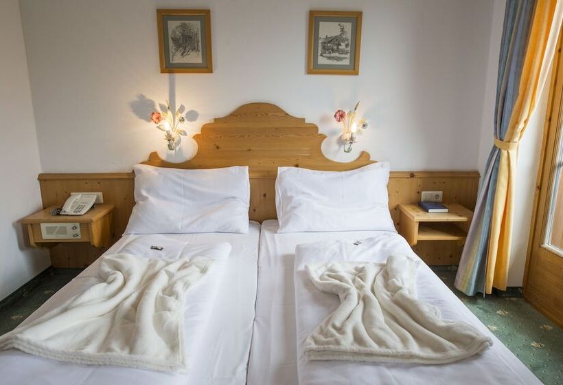 Отель Gutshof Wolfgangsee Resort & Event