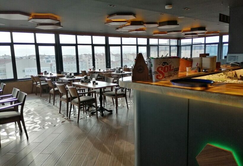 فندق Hangover Central