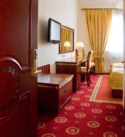 Отель Holiday Park