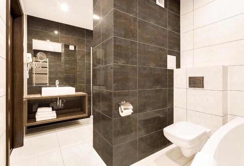 هتل Konradówka Wellness & Spa   300 Metrów Do Centrum
