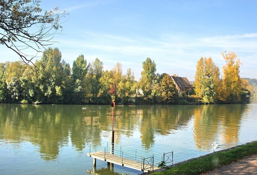 ホテル La Chaîne D Or