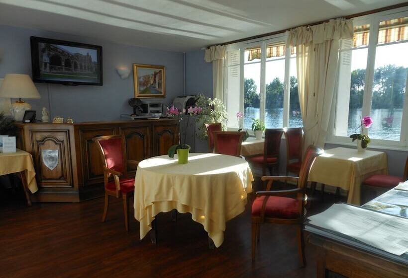 ホテル La Chaîne D Or