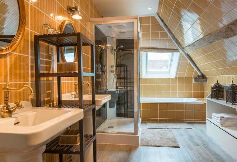 ホテル La Chaîne D Or