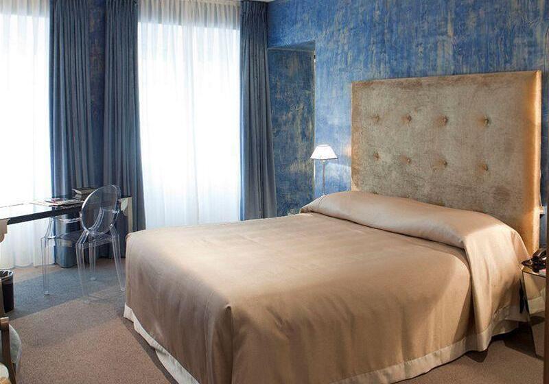 هتل Le Place D Armes   Relais & Châteaux