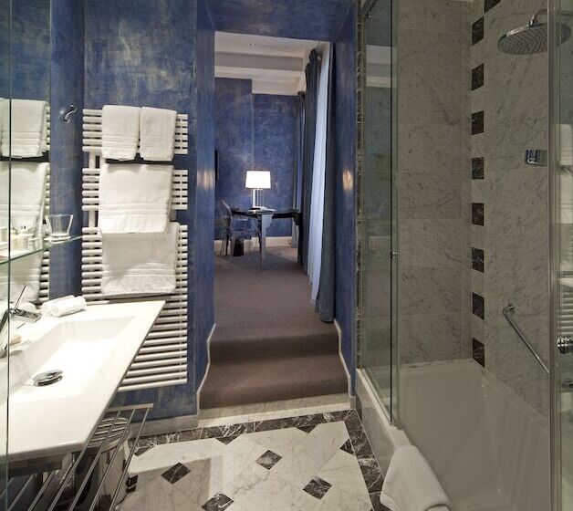 هتل Le Place D Armes   Relais & Châteaux