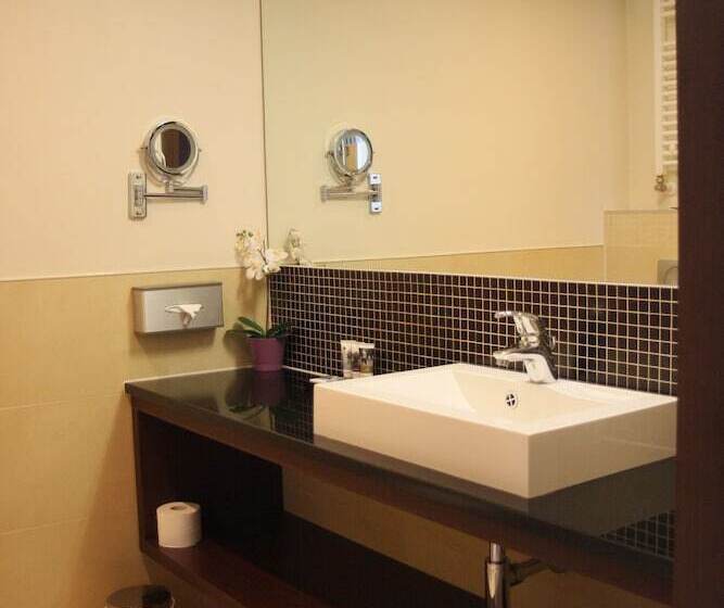 هتل Mercure Warszawa Airport