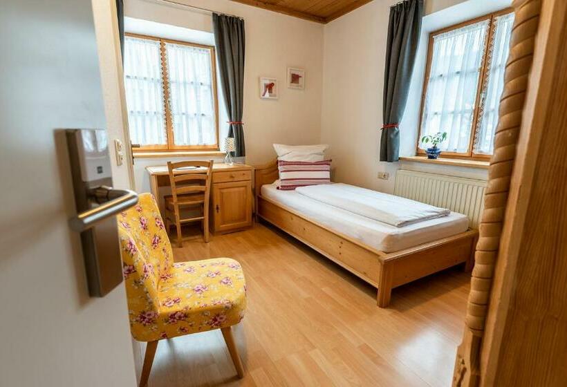 بنسيون Ammergau Lodge