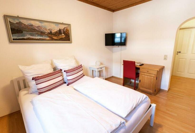 بنسيون Ammergau Lodge