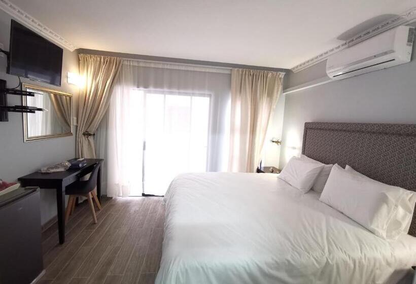 پانسیون Lucolo Palace B&b   East London