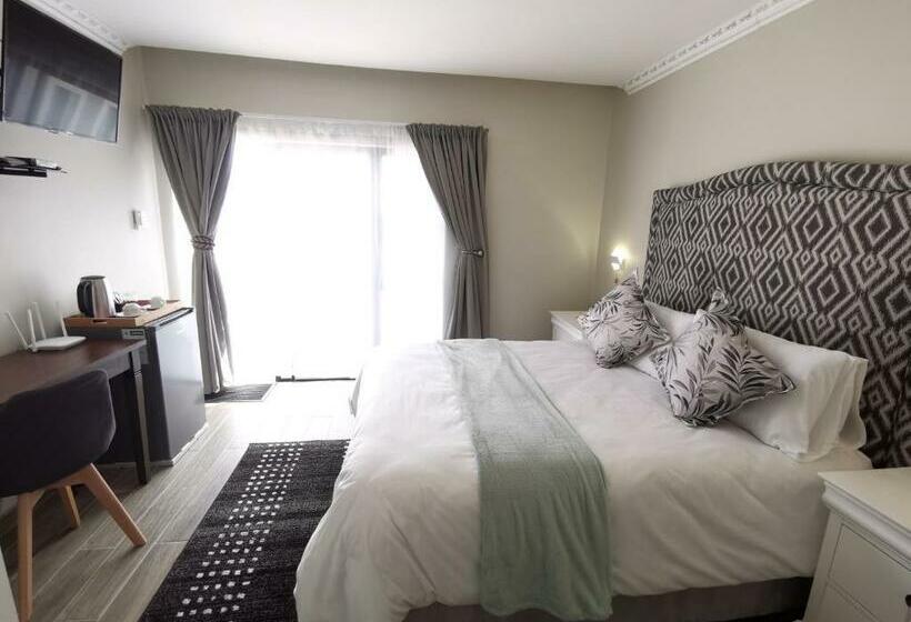 پانسیون Lucolo Palace B&b   East London