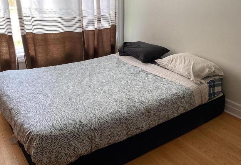 הוסטל Private Rooms, Free Parking, Full Kitchen, Best Prices In Town  York University Heights