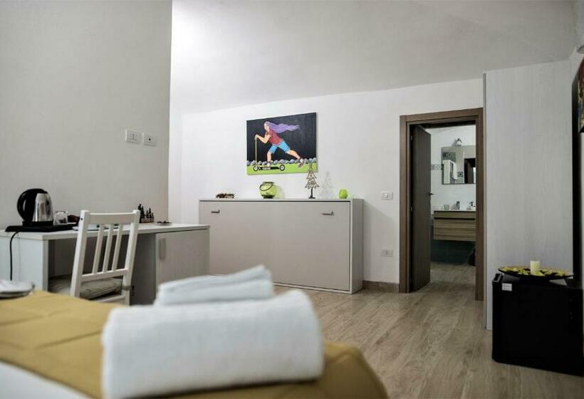 تختخواب و صبحانه A Room De  Scugnizzi