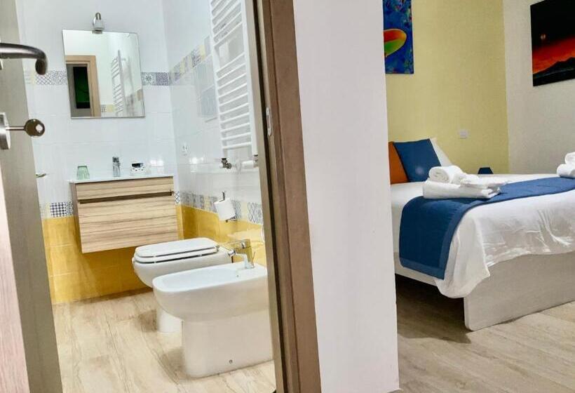 تختخواب و صبحانه A Room De  Scugnizzi