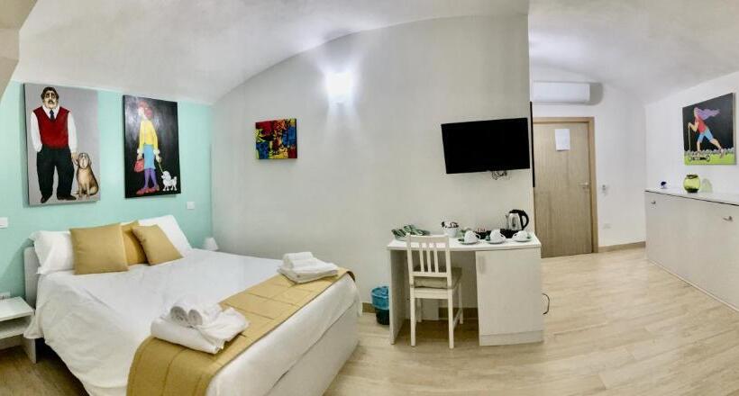 تختخواب و صبحانه A Room De  Scugnizzi