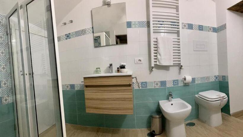 تختخواب و صبحانه A Room De  Scugnizzi