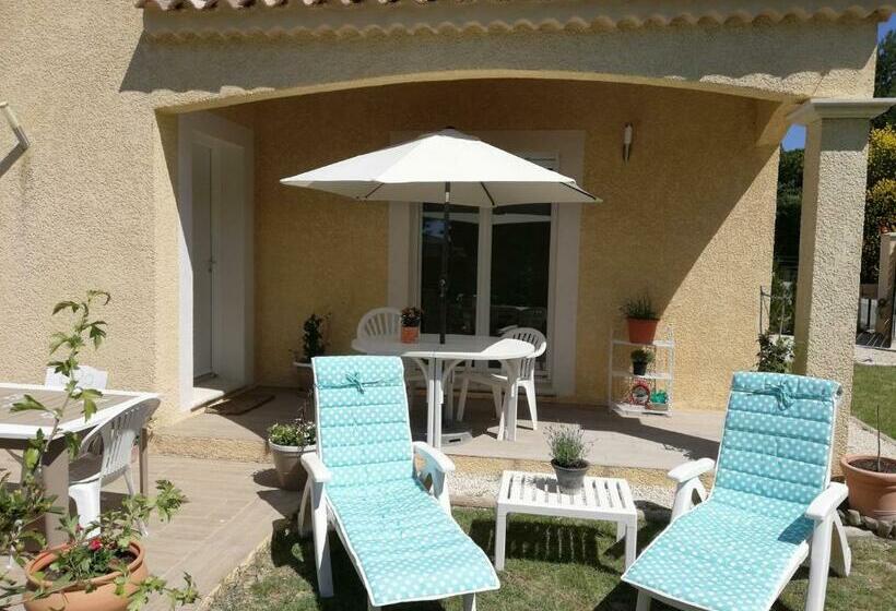 住宿加早餐  Chambre Hôtes Jacuzzi Climatiseur Provence