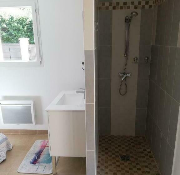 住宿加早餐  Chambre Hôtes Jacuzzi Climatiseur Provence