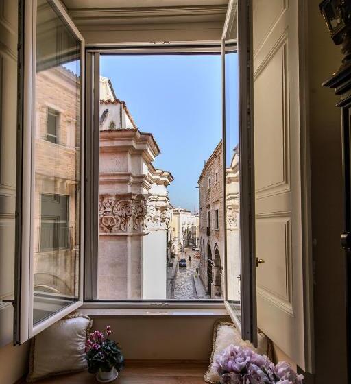 تختخواب و صبحانه Milcovich Suites