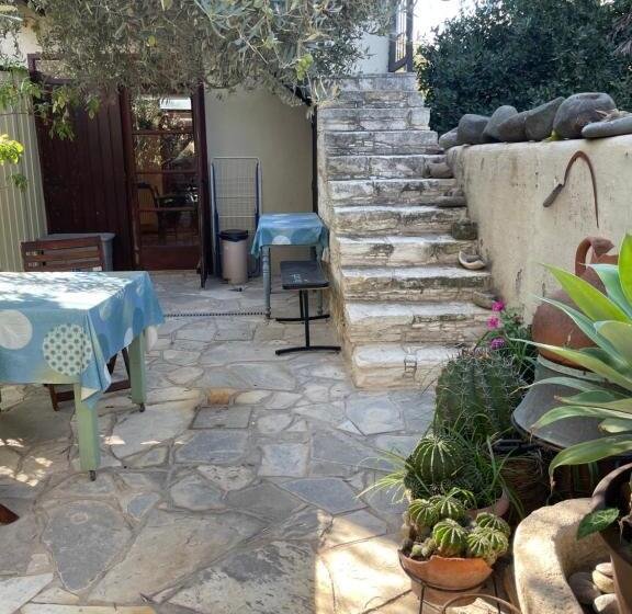 پانسیون Avli The Courtyard