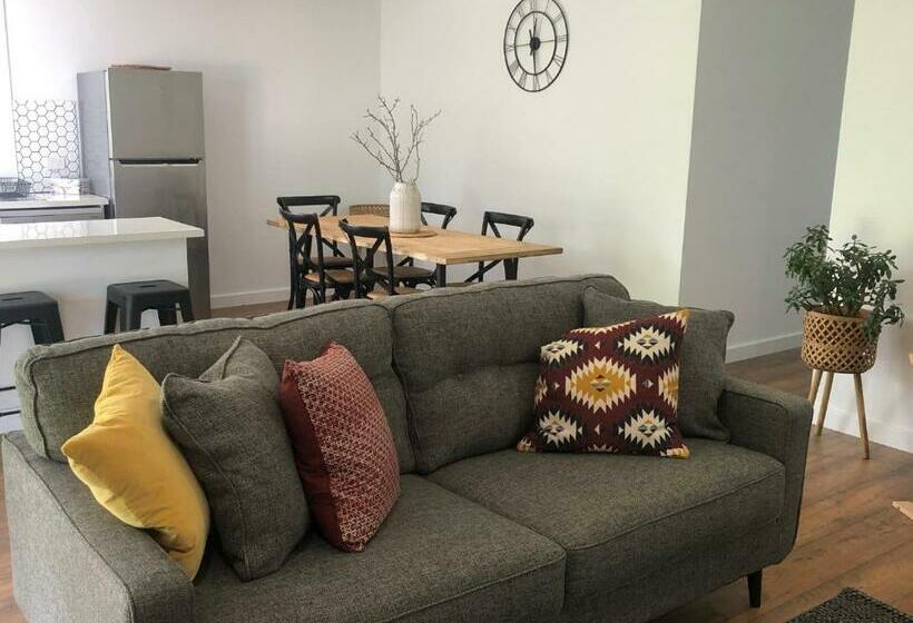 Пансион Oak Lane Guest House & Farm Stay