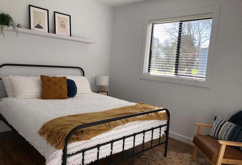 Пансион Oak Lane Guest House & Farm Stay