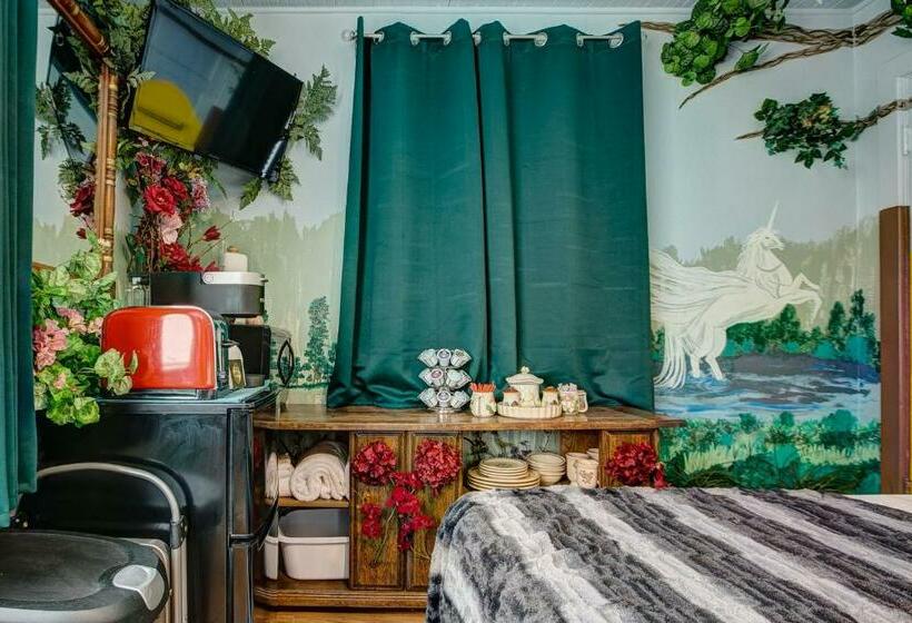 هاستل The Oasis On Eisenhower