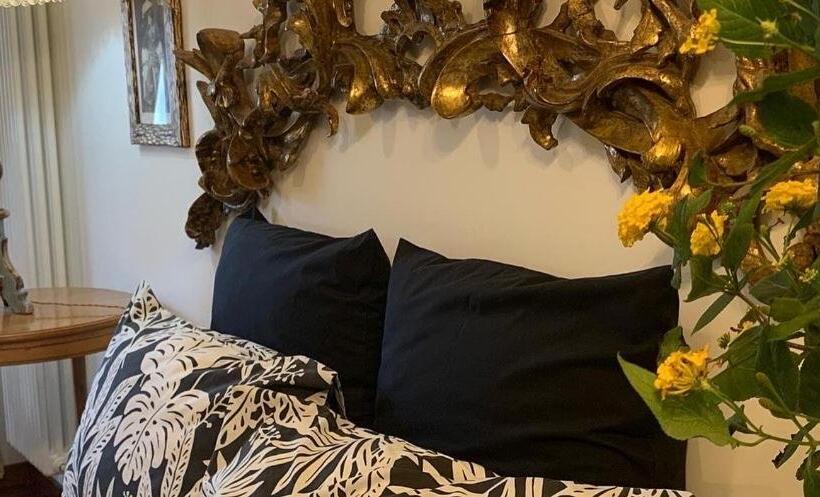 تختخواب و صبحانه La Casa Di Emanuella   Rooms & International Suites