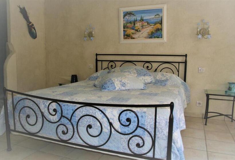 تختخواب و صبحانه Le Mas Des Tarentes Chambres D Hôtes
