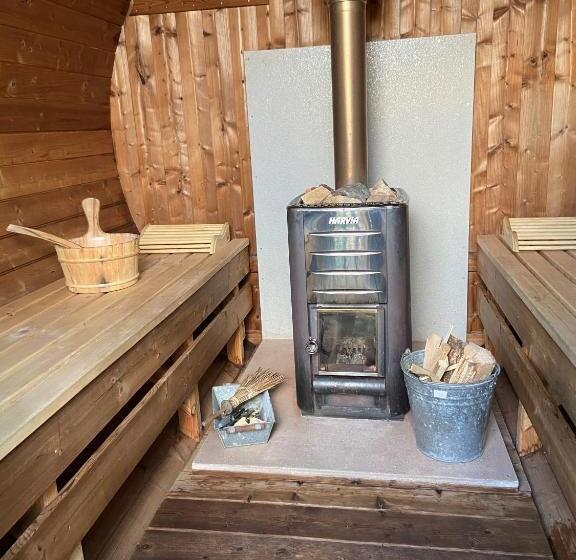 مبيت وإفطار Pipowagen Op Camperplaats Vechtdal