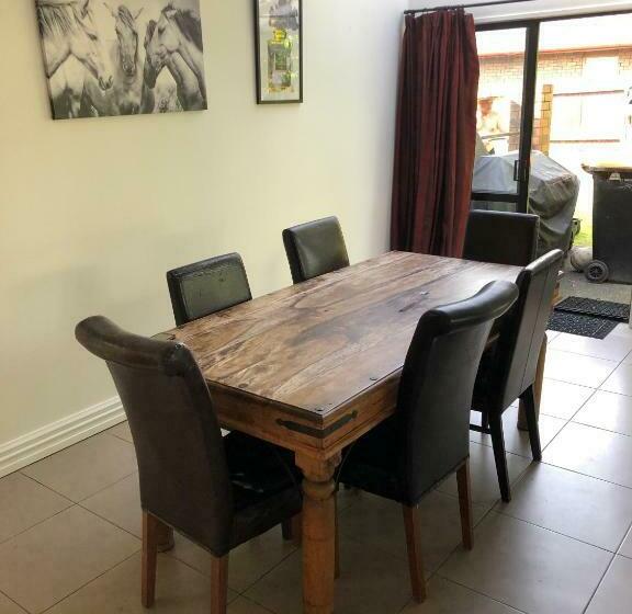 تختخواب و صبحانه Warm On Waterloo