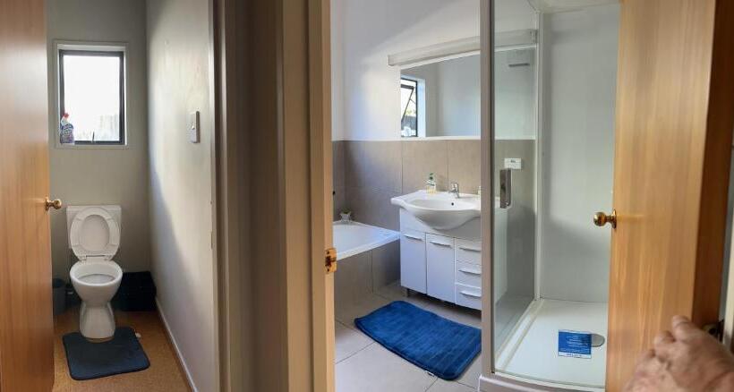 تختخواب و صبحانه Warm On Waterloo