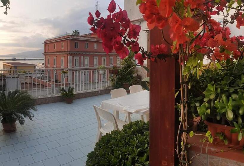 تختخواب و صبحانه La Terrazza Sul Porto