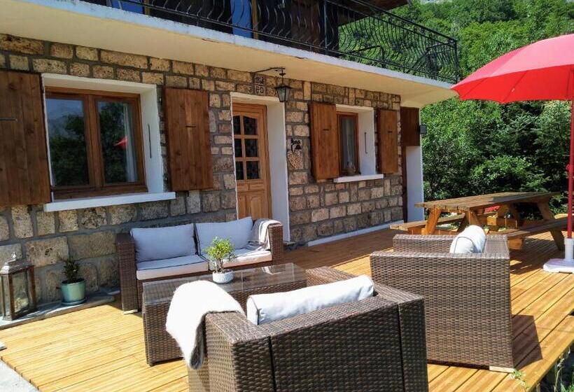 مبيت وإفطار Le Petit Chalet Leard