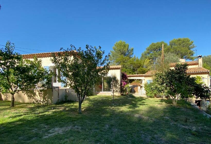 Bed and Breakfast Les Manaux En Provence