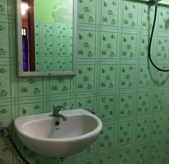 پانسیون Nias Kristov Surf Camp