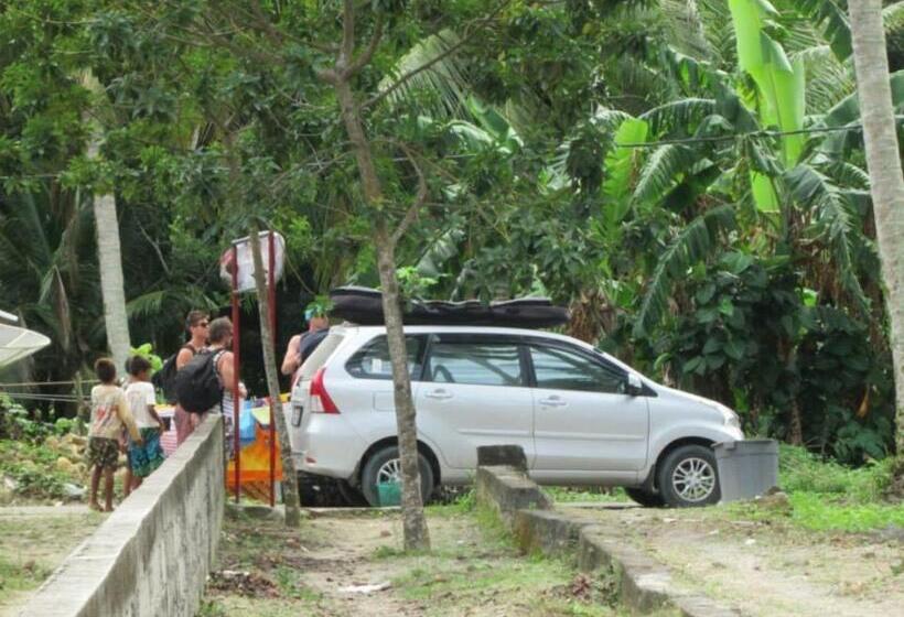 پانسیون Nias Kristov Surf Camp