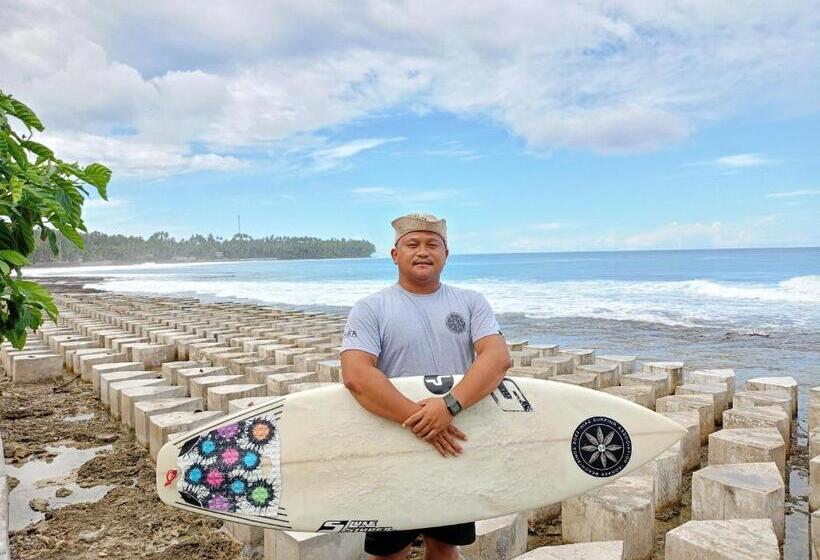 پانسیون Nias Kristov Surf Camp