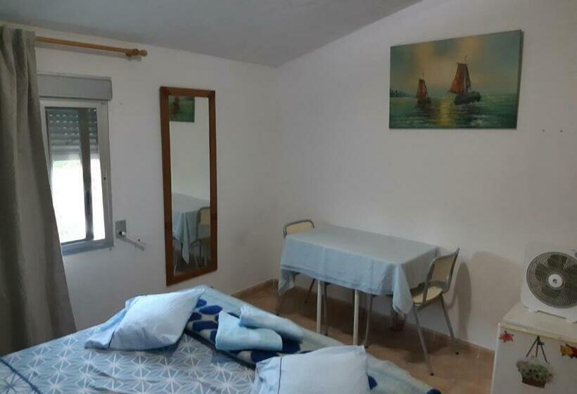 پانسیون Nice Room With Swimming Pool