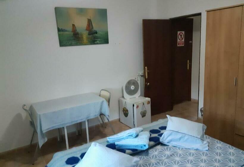 پانسیون Nice Room With Swimming Pool