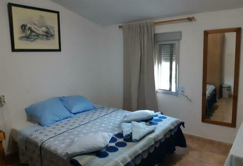 پانسیون Nice Room With Swimming Pool