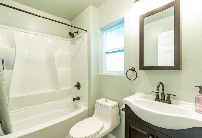 فندق صغير Ocean Breeze Inn