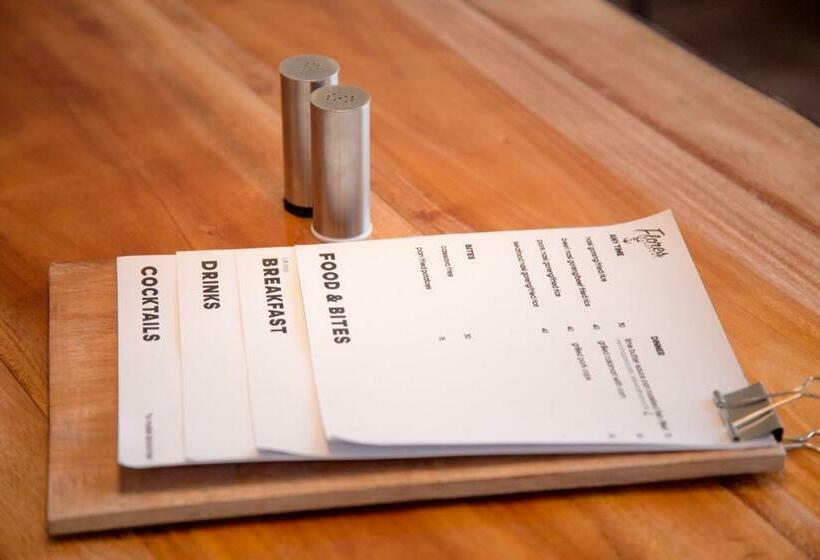 تختخواب و صبحانه Flores Passport House