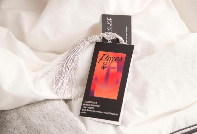 تختخواب و صبحانه Flores Passport House