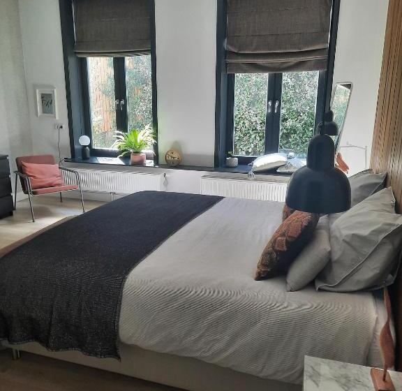 تختخواب و صبحانه Inn The Green