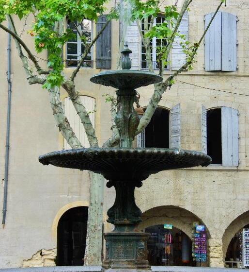 住宿加早餐  Uzes Decouvertes