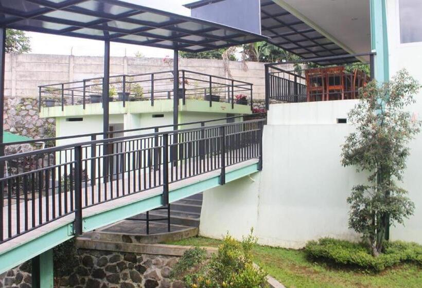 هتل Graha Widjaja