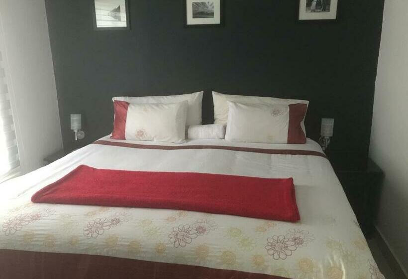 פנסיון 2 On Zk Matthews Guesthouse
