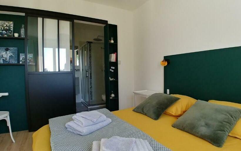 بنسيون Chambre Avec Suite De 26 M2