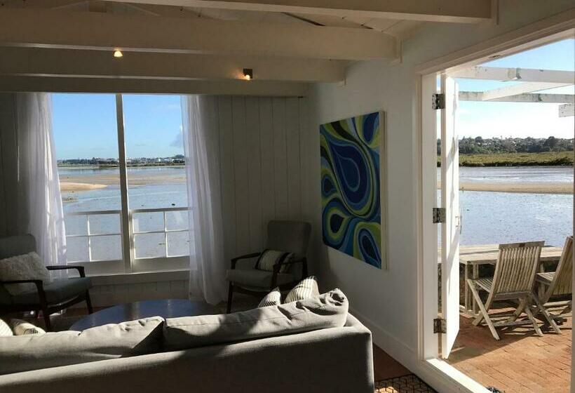 پانسیون The Boat House